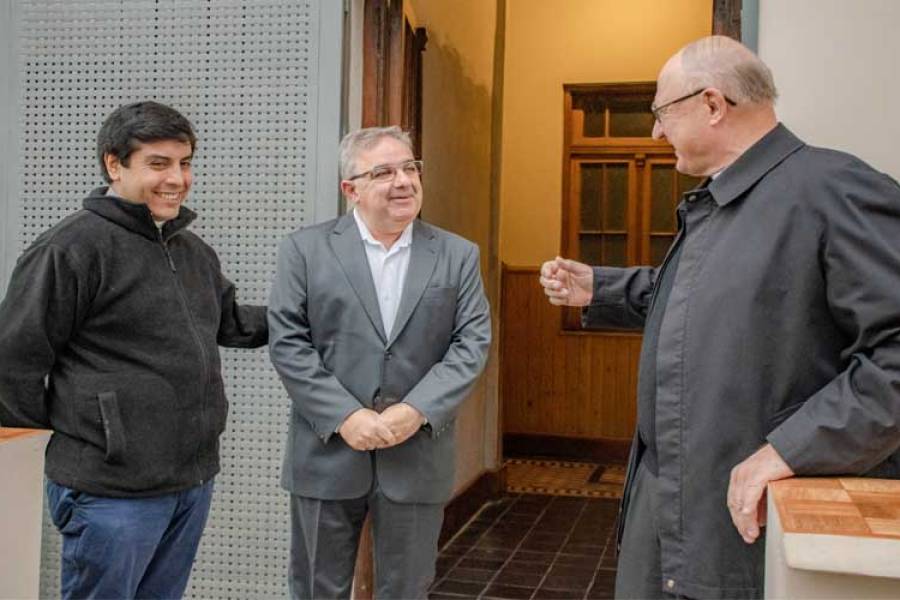El Gobernador Raúl Jalil se prepara para la Santa Sede  