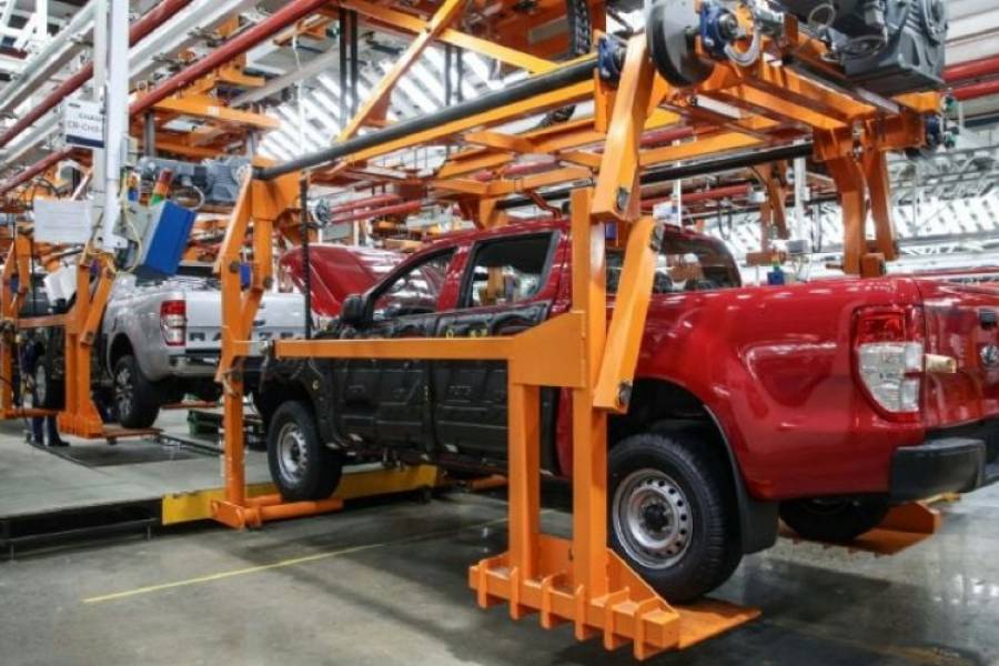 Fuerte caída en la producción de autos en abril