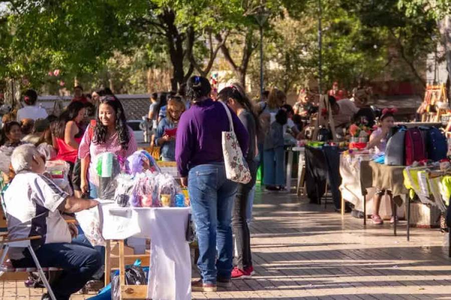 a Emprender y el Mercado Itinerante se presentan en la Alameda con Edición Navideña