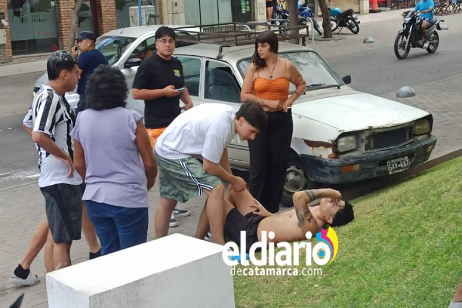 Pudo ser peor: un joven se cayó de la caja de una camioneta