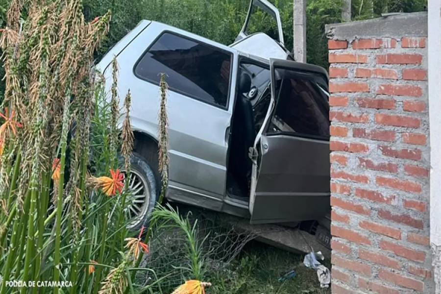 Cuatro niños heridos tras chocar un auto contra una casa en Aconquija