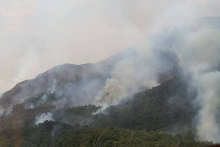 El incendio en el Parque Nacional Nahuel Huapi no da tregua y ya se consumieron más de 3.500 hectáreas