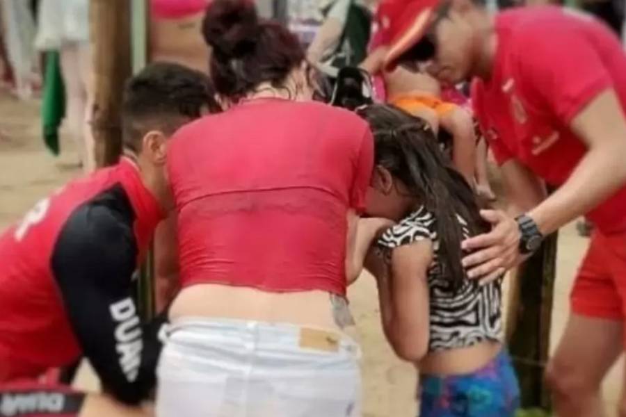 Pudo ser una tragedia: Salvan a dos niñas de morir ahogadas