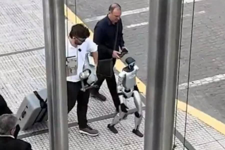 Ya están entre nosotros: un robot caminó por las calles de Puerto Madero