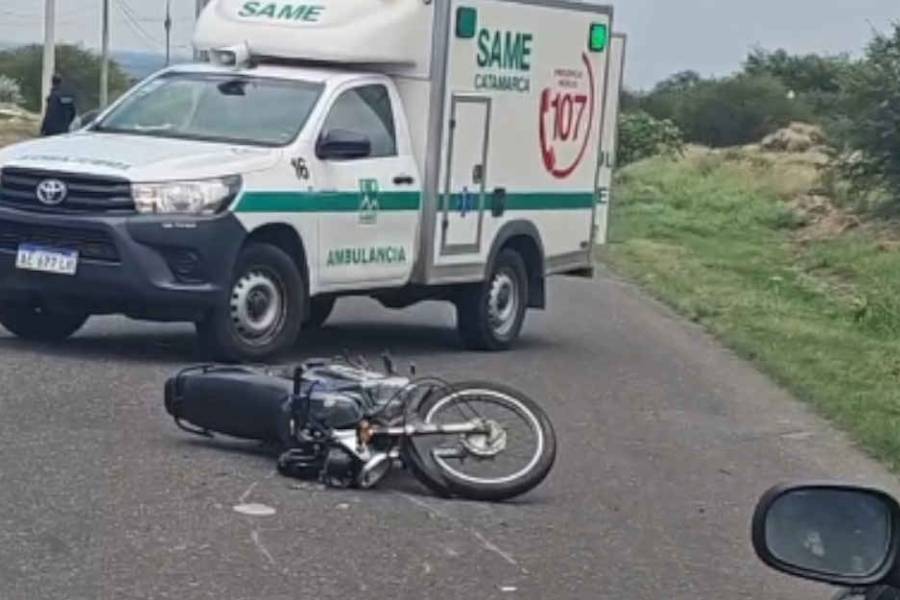 Por las altas temperaturas un motociclista se descompensó y sufrió un siniestro vial