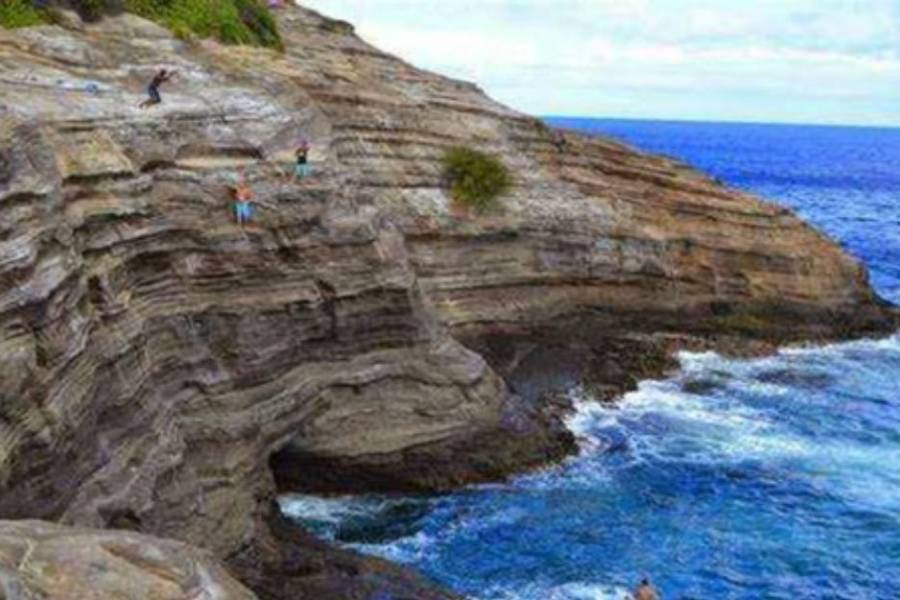 Turista argentino se tiró de un acantilado en Hawái y murió