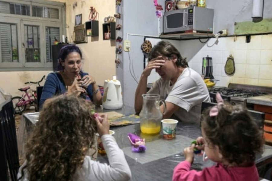 Una familia necesitó ingresos por más de un millón de pesos en enero para no ser pobre