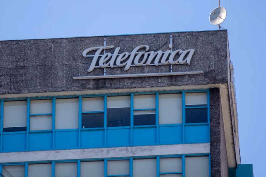 Grupo Clarín compra Telefónica, pero el Gobierno se opone