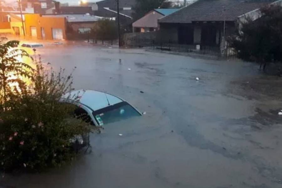 Desastre en Bahía Blanca por un fuerte temporal: inundaciones, evacuados y suspensión de actividades