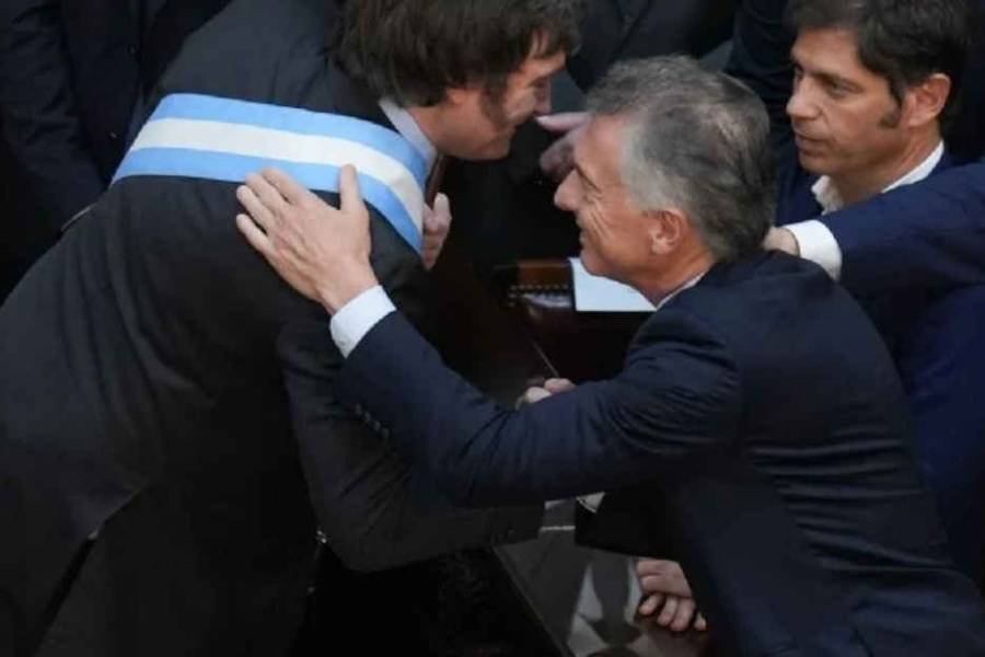 La dura respuesta de Casa Rosada a Mauricio Macri tras las críticas al DNU del acuerdo con el FMI: 