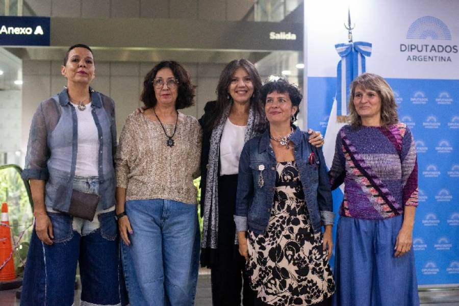 Artistas catamarqueñas exponen en el Congreso por el Mes de la Mujer