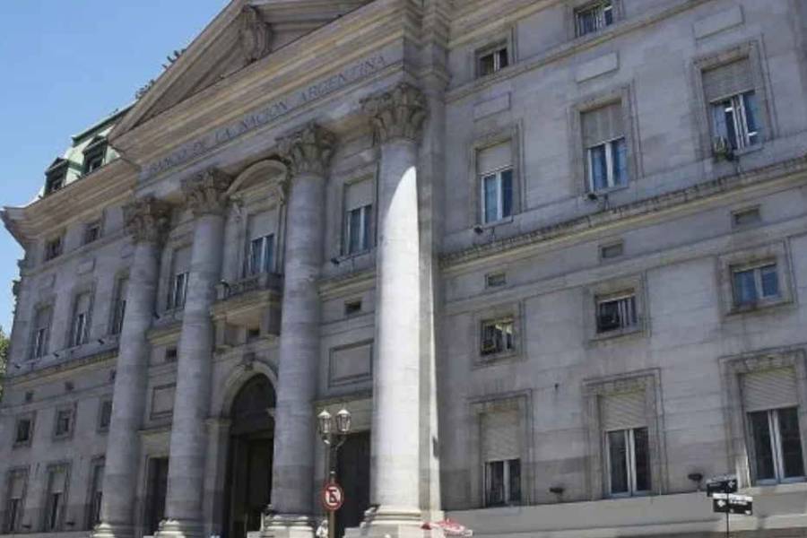 La Justicia suspendió por seis meses el decreto que convertía al Banco Nación en sociedad anónima