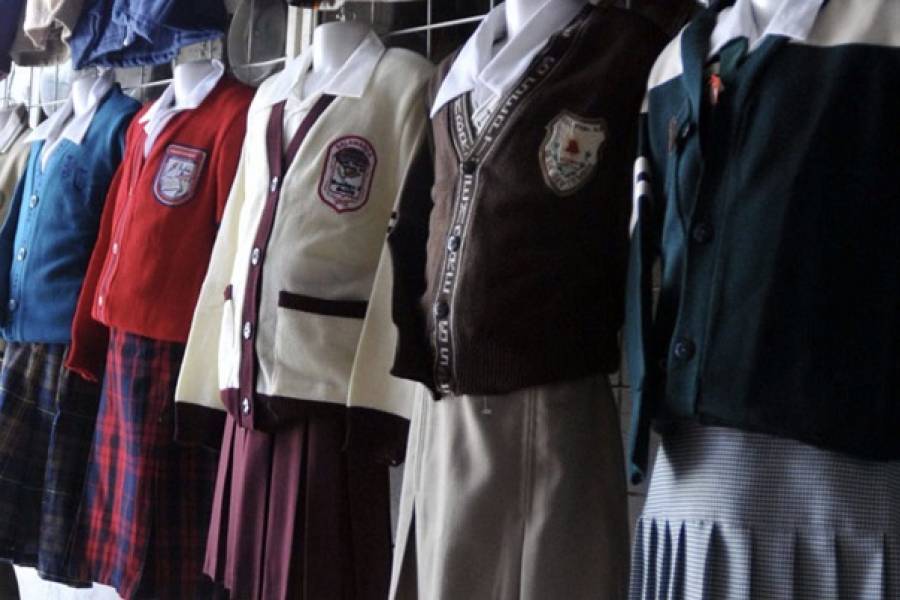 Malestar de padres contra colegios privados que exigen la compra de uniformes en comercios específicos