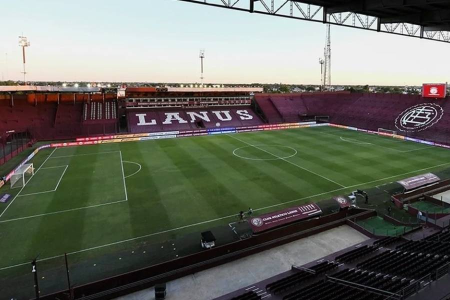 Es hincha de Lanús, se estaba por casar, se enteró que su pareja la engañaba y el club le hizo un regalo especial