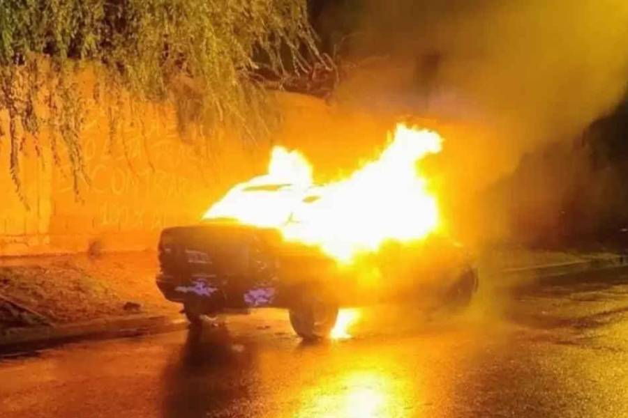 Se prendió fuego un automóvil en el norte de la Ciudad