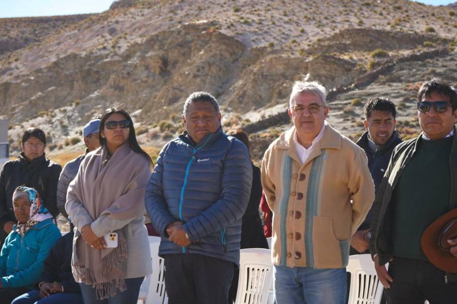 El Gobernador celebró el Día Patrio con la comunidad de Los Nacimientos en Antofagasta de la Sierra