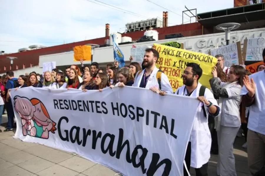 Hospital Garrahan: tras la movilización y el escándalo, el Gobierno anunció un aumento para los residentes