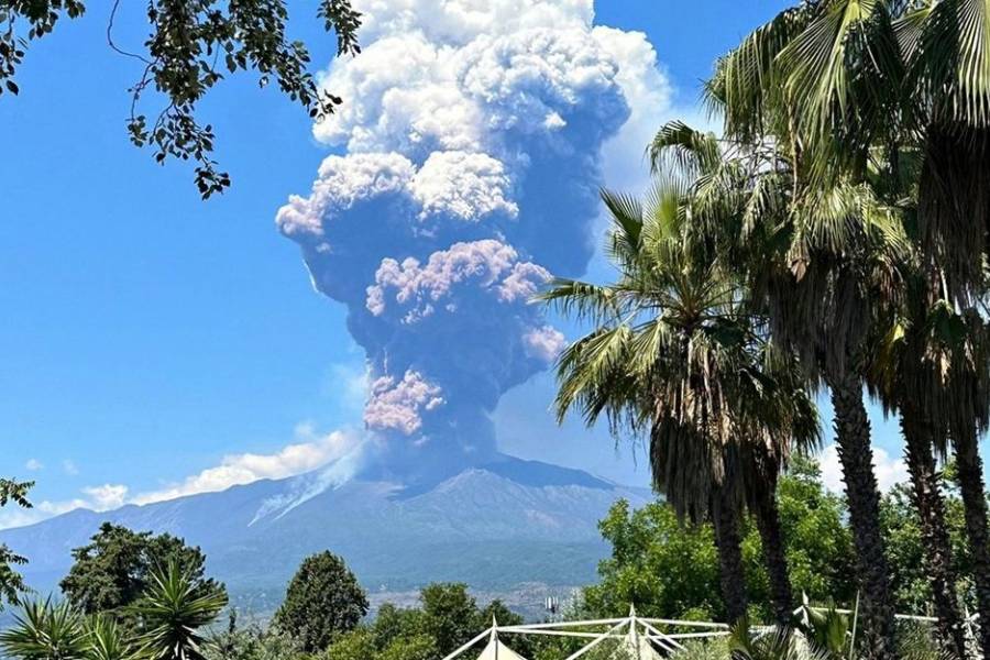 Italia: el volcán Etna entró en erupción impactando a pobladores y turistas