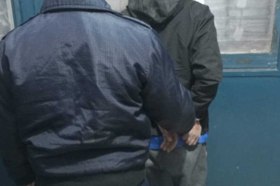 Intentó robar una mesada, huyó y lo atraparon