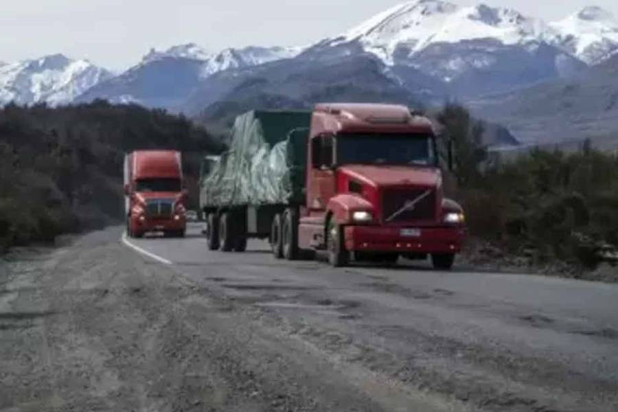 Los camioneros chilenos rechazan pagar más para transitar por rutas argentinas y crece la tensión