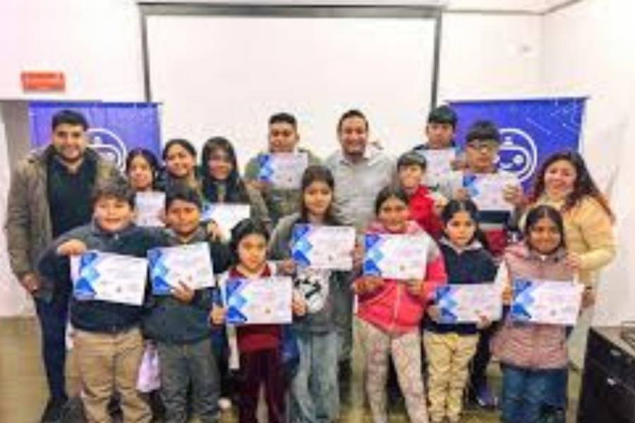 Tinogasta entregó certificados a jóvenes innovadores en robótica y programación