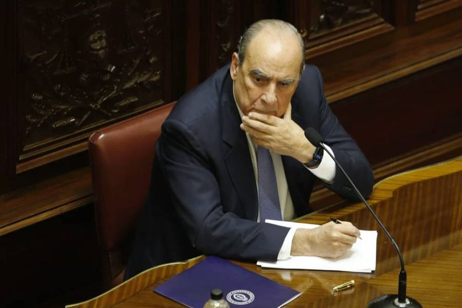 Francos se plantó y no va al Senado: el durísimo insulto de una senadora que desató la crisis