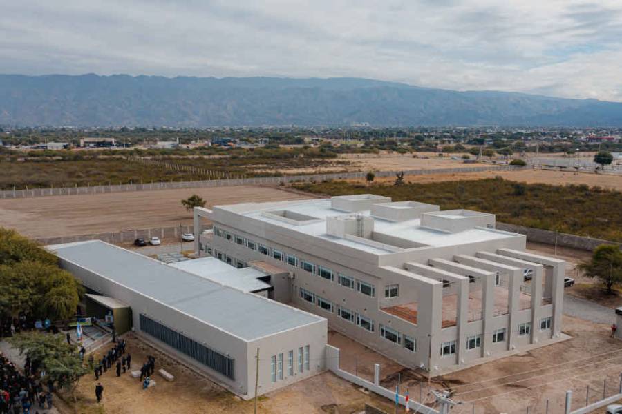 Dos diputadas en contra de que el gobierno inaugure obras públicas