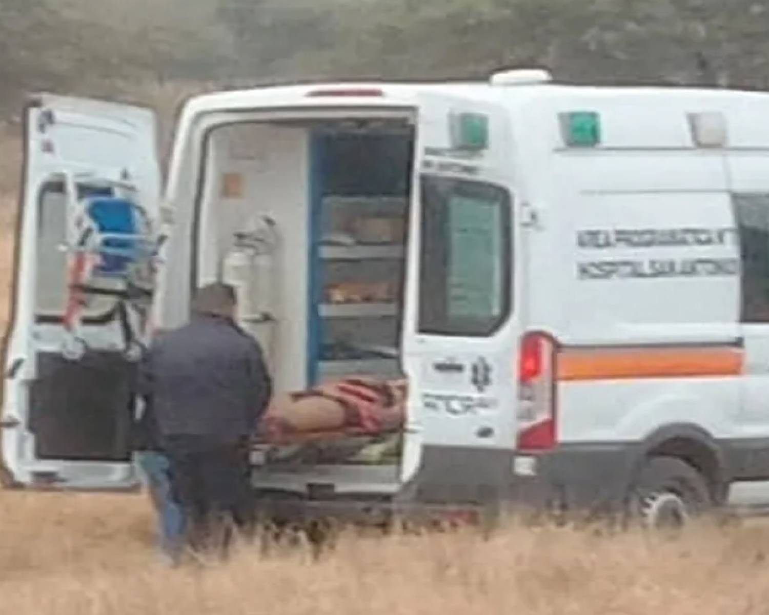 Fallecen dos jóvenes tras volcar el auto en que se conducían