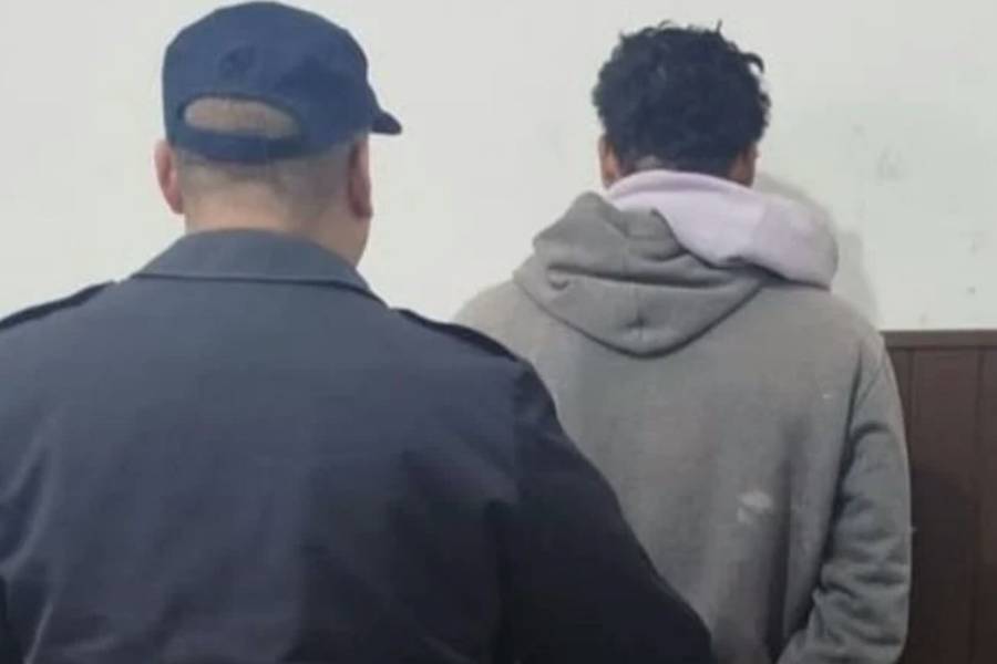 Golpeó y amenazó con prender fuego a su pareja