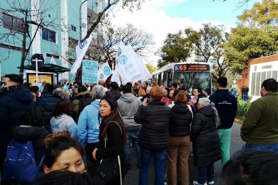 Denuncian que la “motosierra” también llegó al Hospital Naval, donde corren riesgo 500 puestos de trabajo