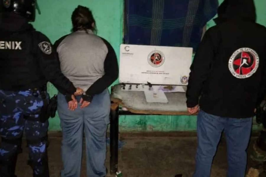 Desbaratan punto de venta de drogas: Detienen a dos mujeres y secuestran $545.000