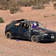 Terminó en el hospital tras volcar con su automóvil