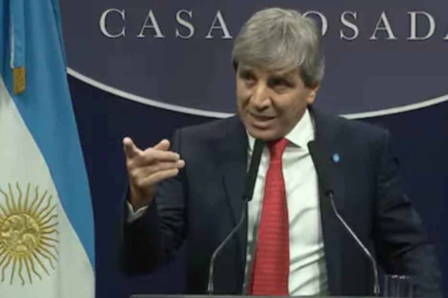 Escala el tira y afloje entre Luis Caputo y los grandes bancos por la cotización de la dólar