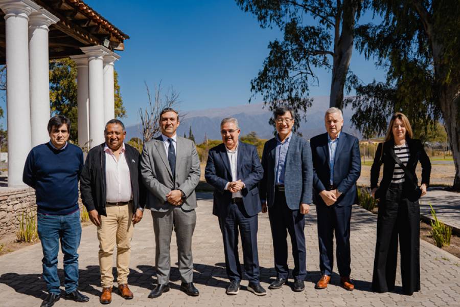 Jalil impulsa inversiones en litio: Catamarca avanza con el proyecto Kachi