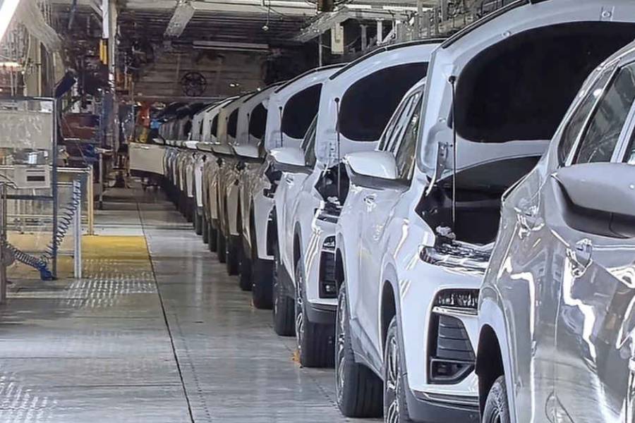 En medio de la presión por el dólar, las automotrices aumentaron hasta un 6% los autos 0km en Argentina