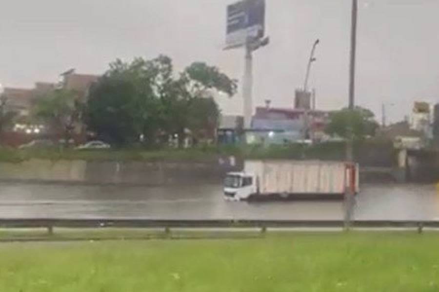 Graves inundaciones por el fuerte temporal que azota al AMBA