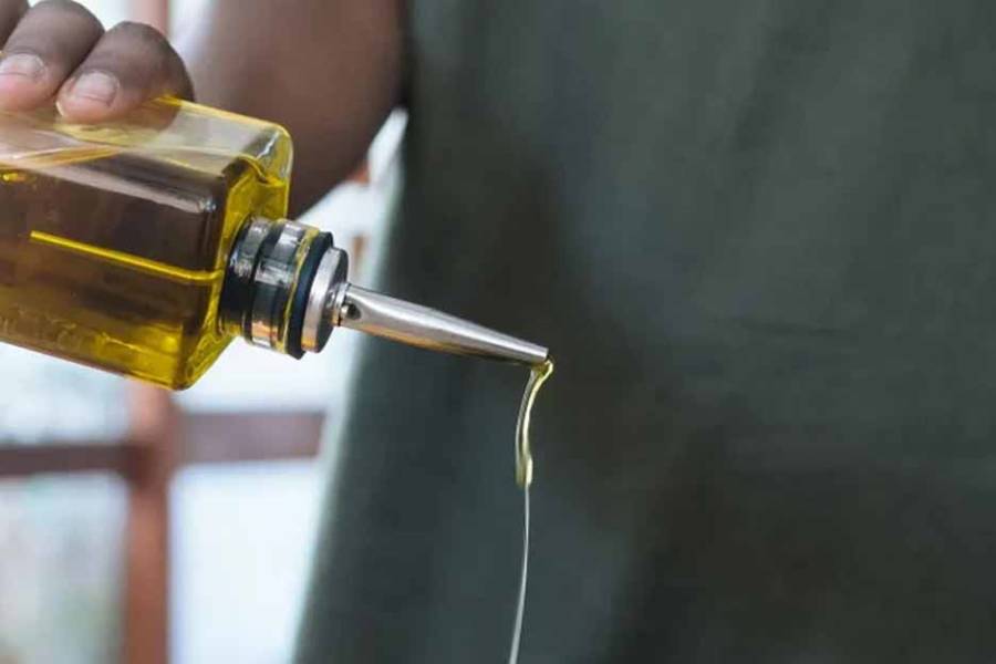 La Anmat prohibió dos aceites y suplementos falsamente rotulados que se vendían en el país