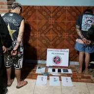 Drogas y arma de fuego: allanamiento en Valle Viejo terminó con dos detenidos