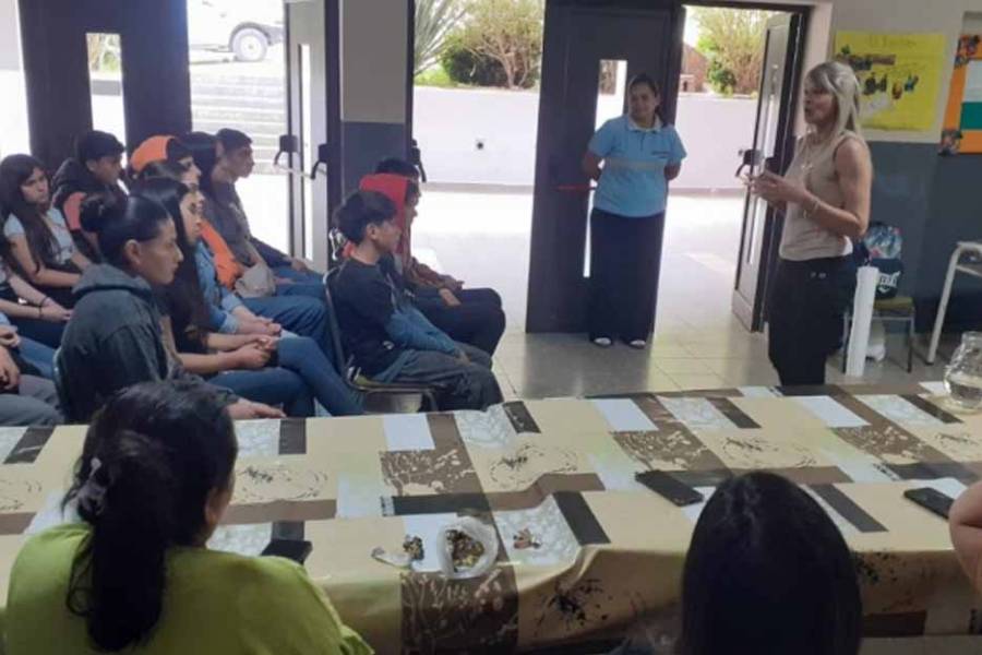 Capacitan a alumnos de Capital y Capayán en seguridad vial