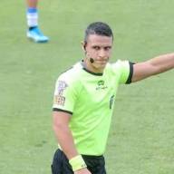 Lamentable: el árbitro Andrés Gariano amenazó con golpear al entrenador de Huracán