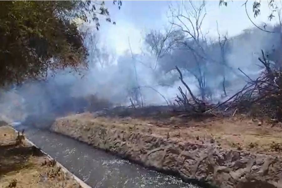 Voráz incendio en Sierras Brava 