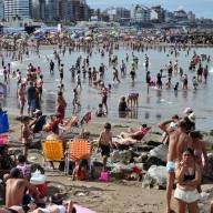Playas libres de humo: Mar del Plata aplicará fuertes multas por fumar en los balnearios