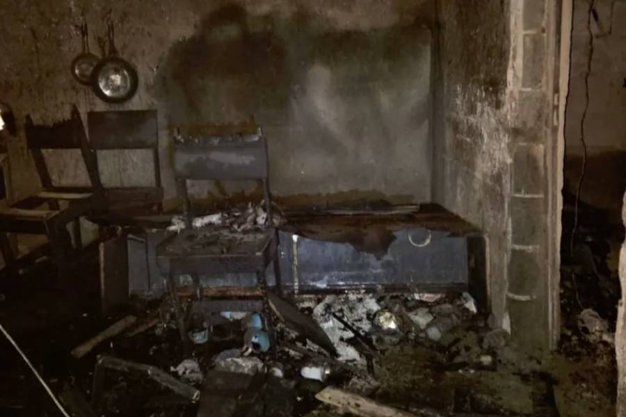 Un incendio arrasó una vivienda en La Cruz Negra: El dueño terminó hospitalizado