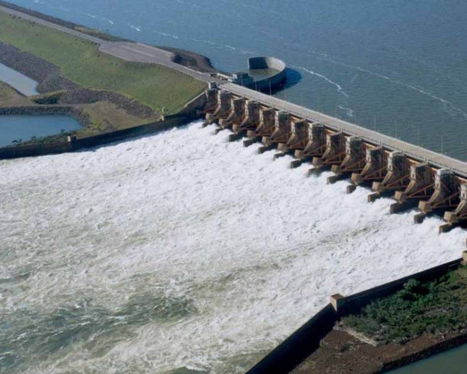 Economía aprobó pliegos técnicos para venta de hidroeléctricas