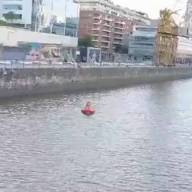 Tragedia en Puerto Madero: una joven se arrojó desde el Puente de la Mujer y murió