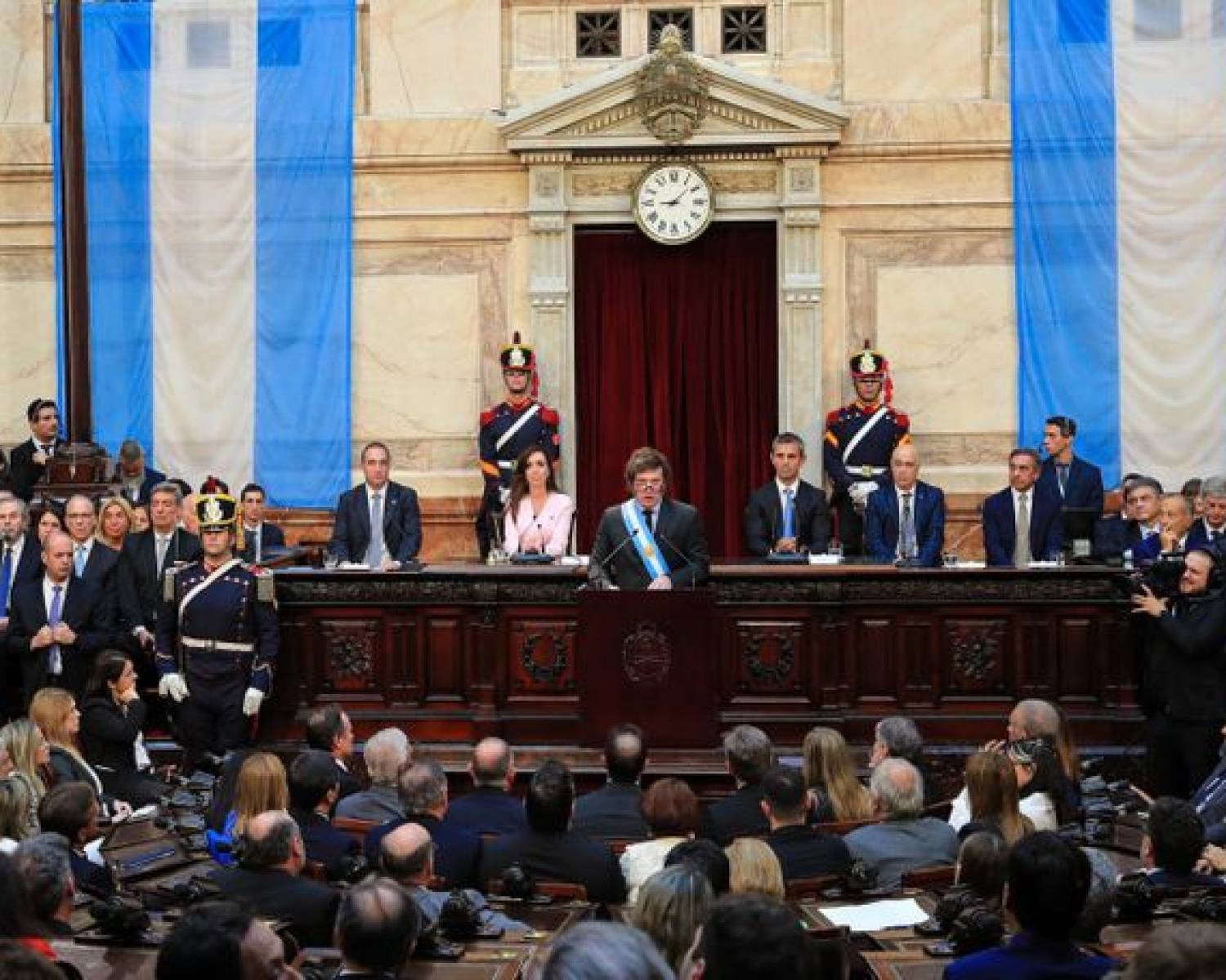 El Gobierno acelera Presupuesto y reforma laboral tras el nuevo Congreso