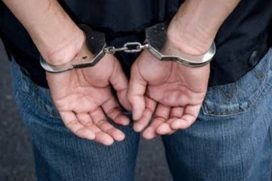 Impostores al acecho: Detienen a dos hombres que se hicieron pasar por policías para robar un arma