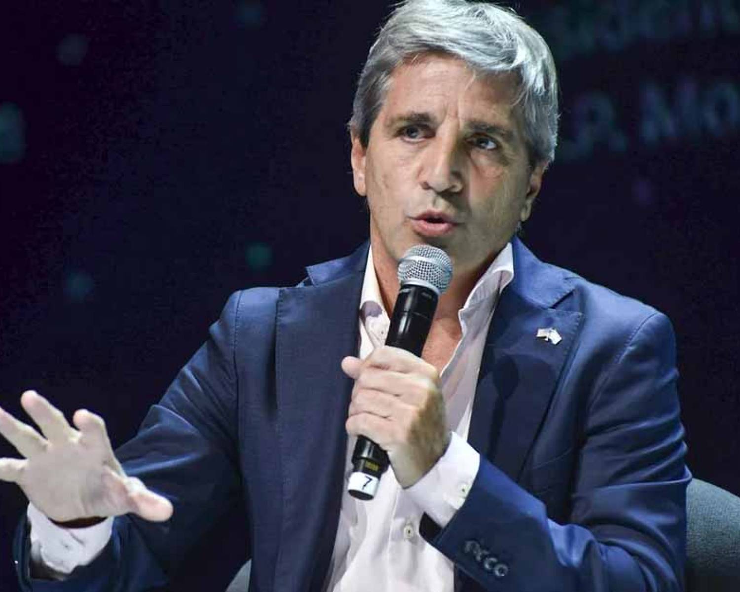 Tras ocho años, Caputo sale a tomar deuda en dólares para refinanciar vencimientos