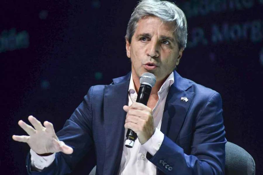 Tras ocho años, Caputo sale a tomar deuda en dólares para refinanciar vencimientos