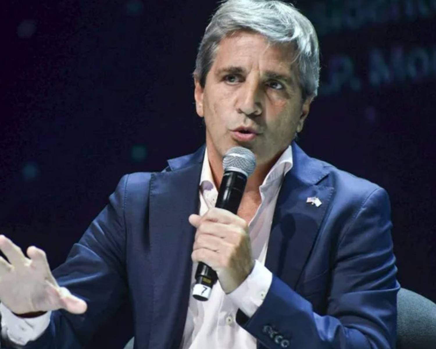 Caputo se prepara para la vuelta a los mercados de deuda en dólares y busca conseguir US$ 1.000 millones